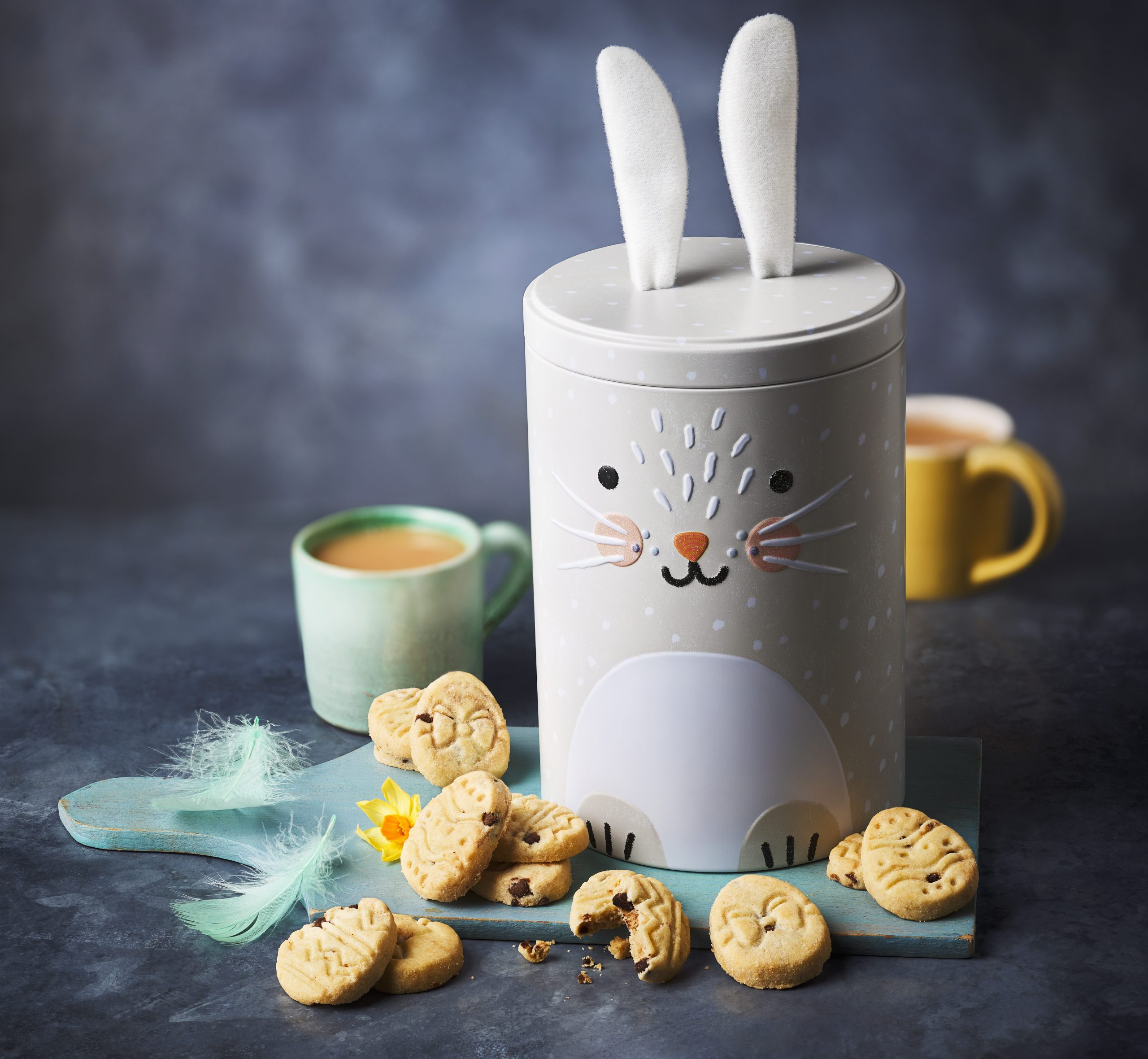 A super cute bunny tin, filled with all-butter egg-shaped chocolate chip biscuits. 