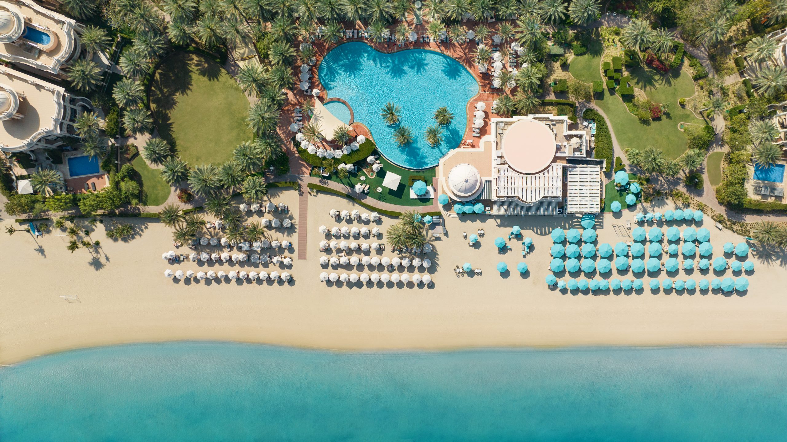 Kempinski Palm Jumeirah_Piscina y playa_Arriba 1[1]