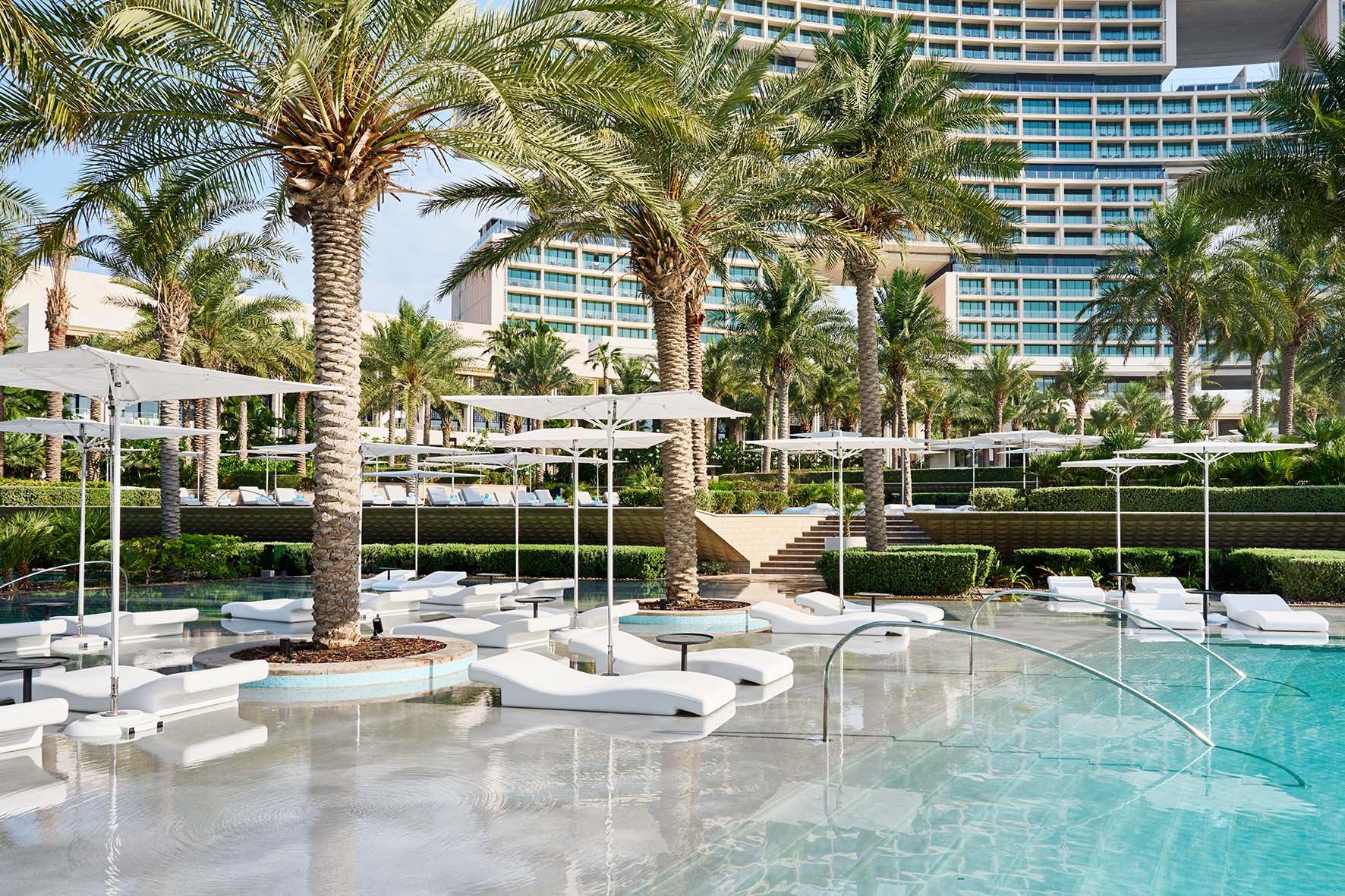 atlantistheroyal-royalpoolfloatingloungers--0015