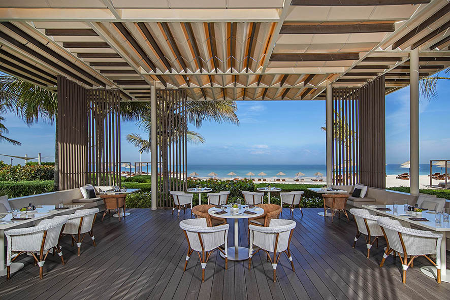 Aquario Alfresco Dining area ΓÇô The Oberoi Beach Resort, Al Zorah Actualizado Revisión de The Oberoi Beach Resort Al Zorah