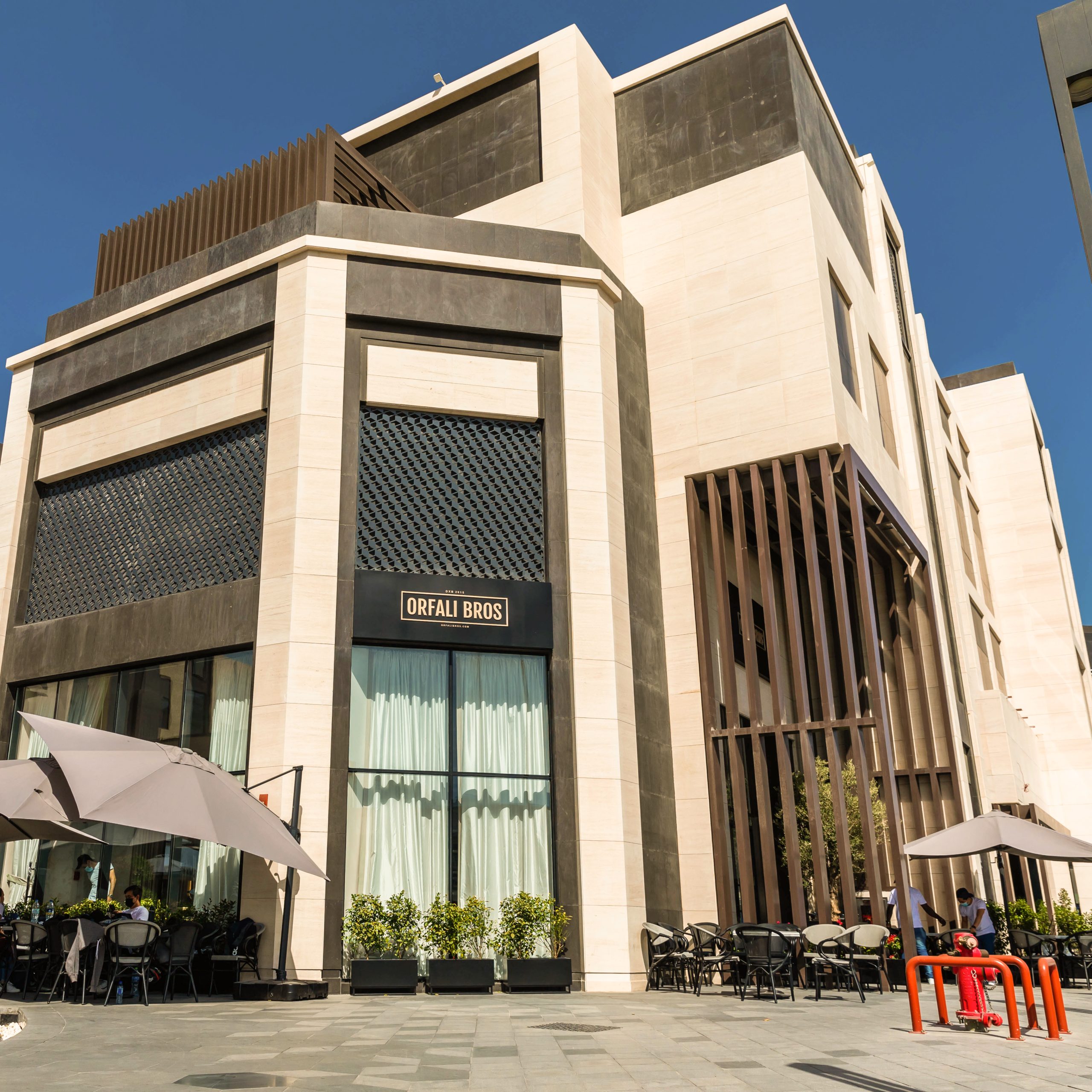Orali-Bros-Exterior