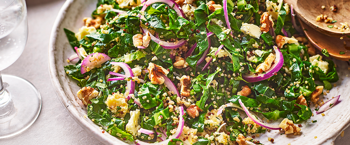 Spring green salad with parsley & blue cheese