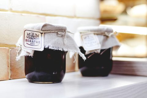 What’s the difference between jam and jelly?