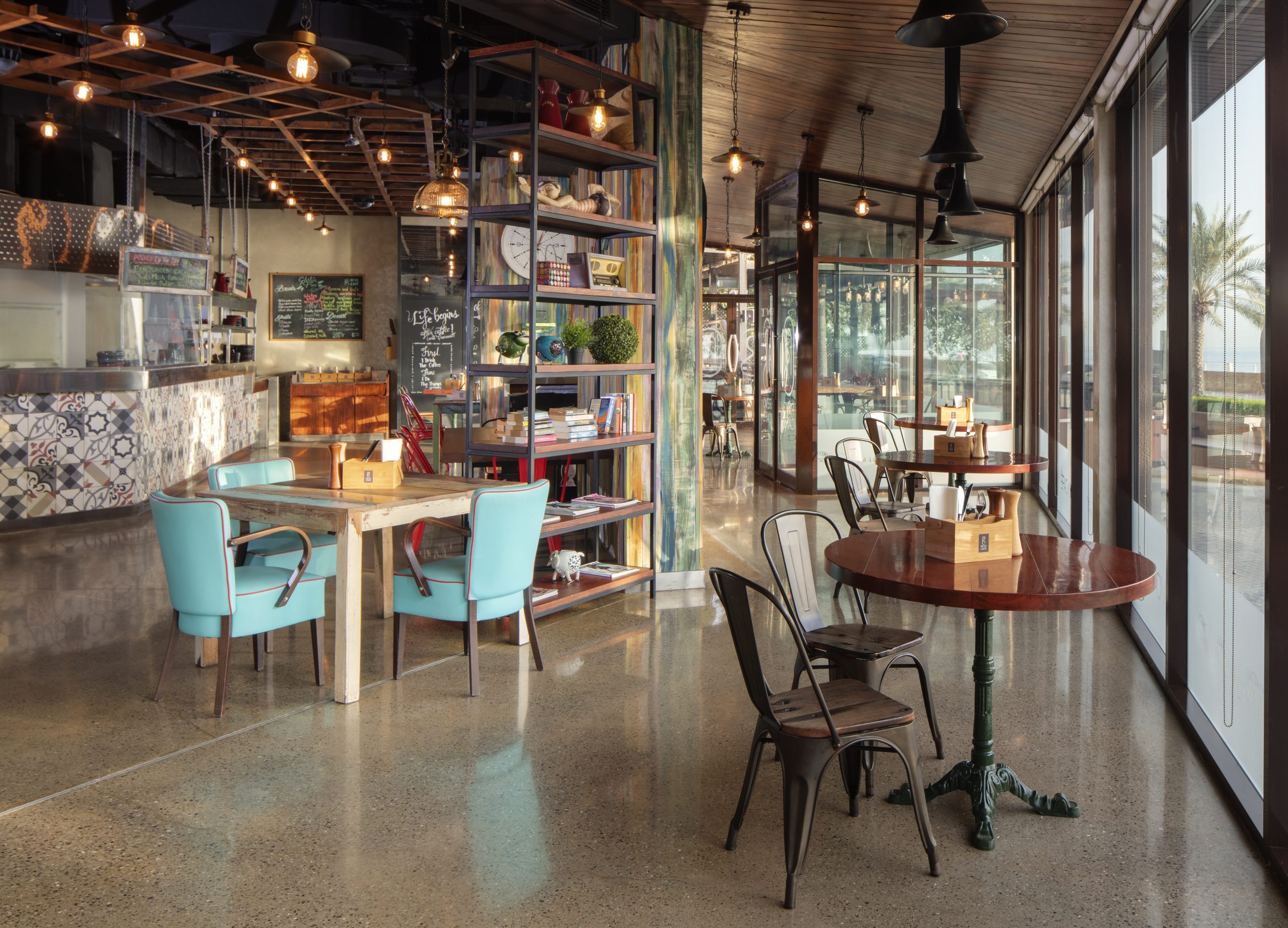 Anantara_The_Palm_Dubai_Resort_Restaurant_Revo_Cafe_Interior_1