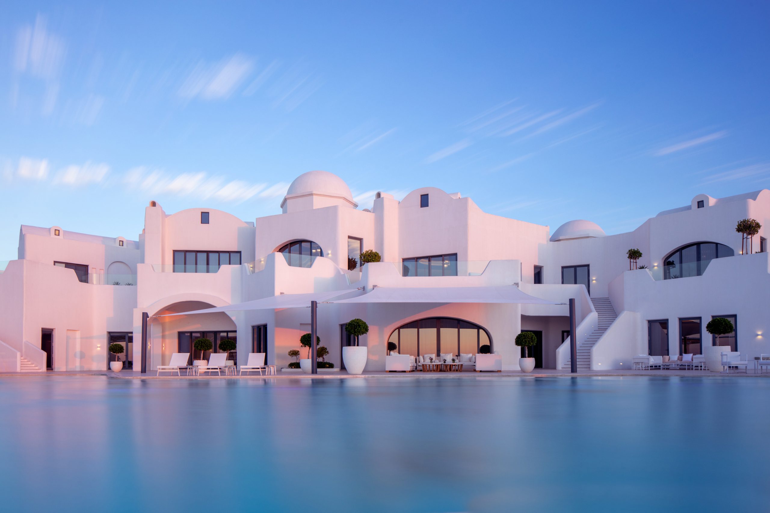 Anantara_Santorini_AbuDhabi_Retreat_Pool_View_Sunset Anantara Santorini Abu Dabi