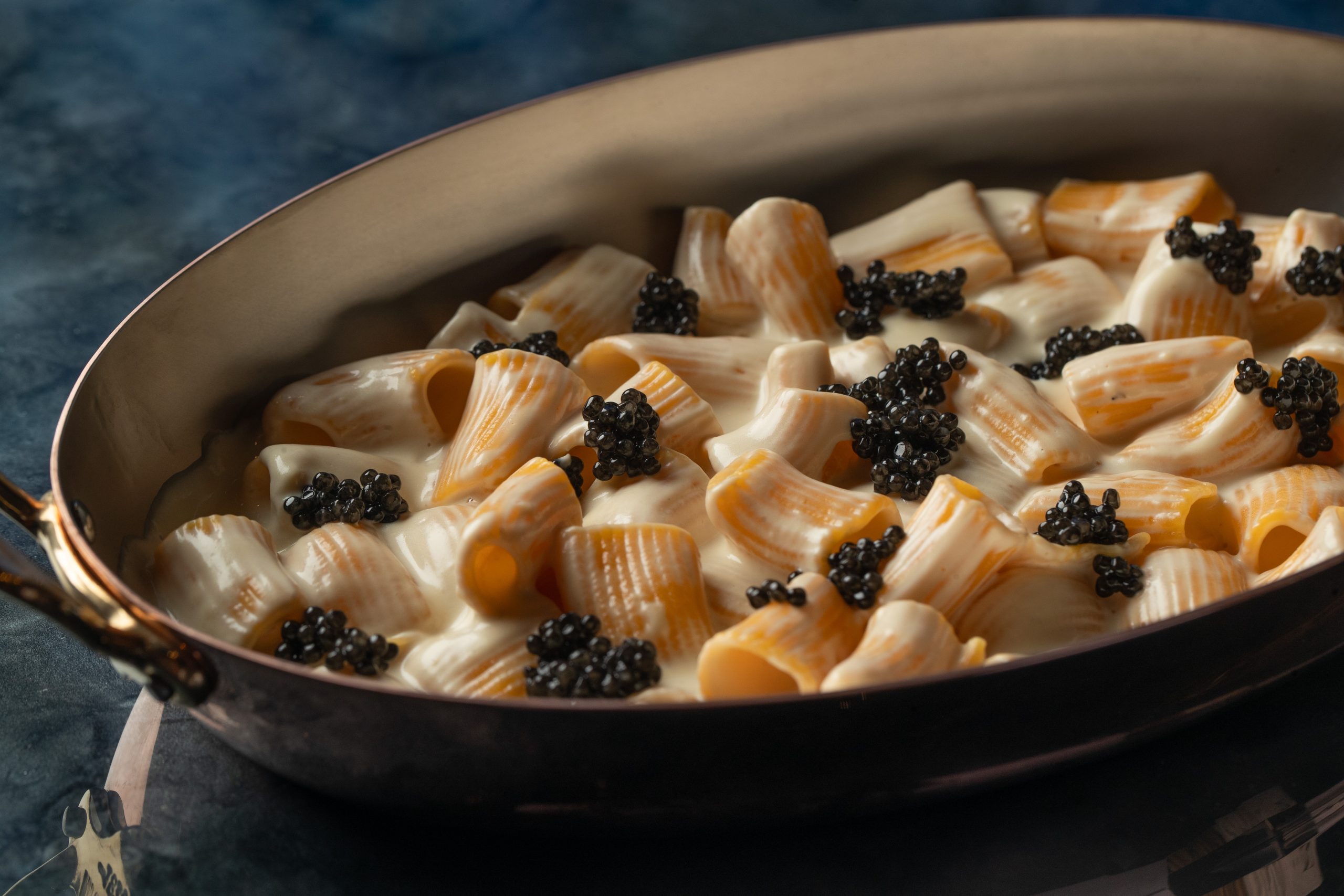 Rigatoni con reducción de crema y caviar - Zenon Rigatoni con reducción de crema y caviar - Zenon