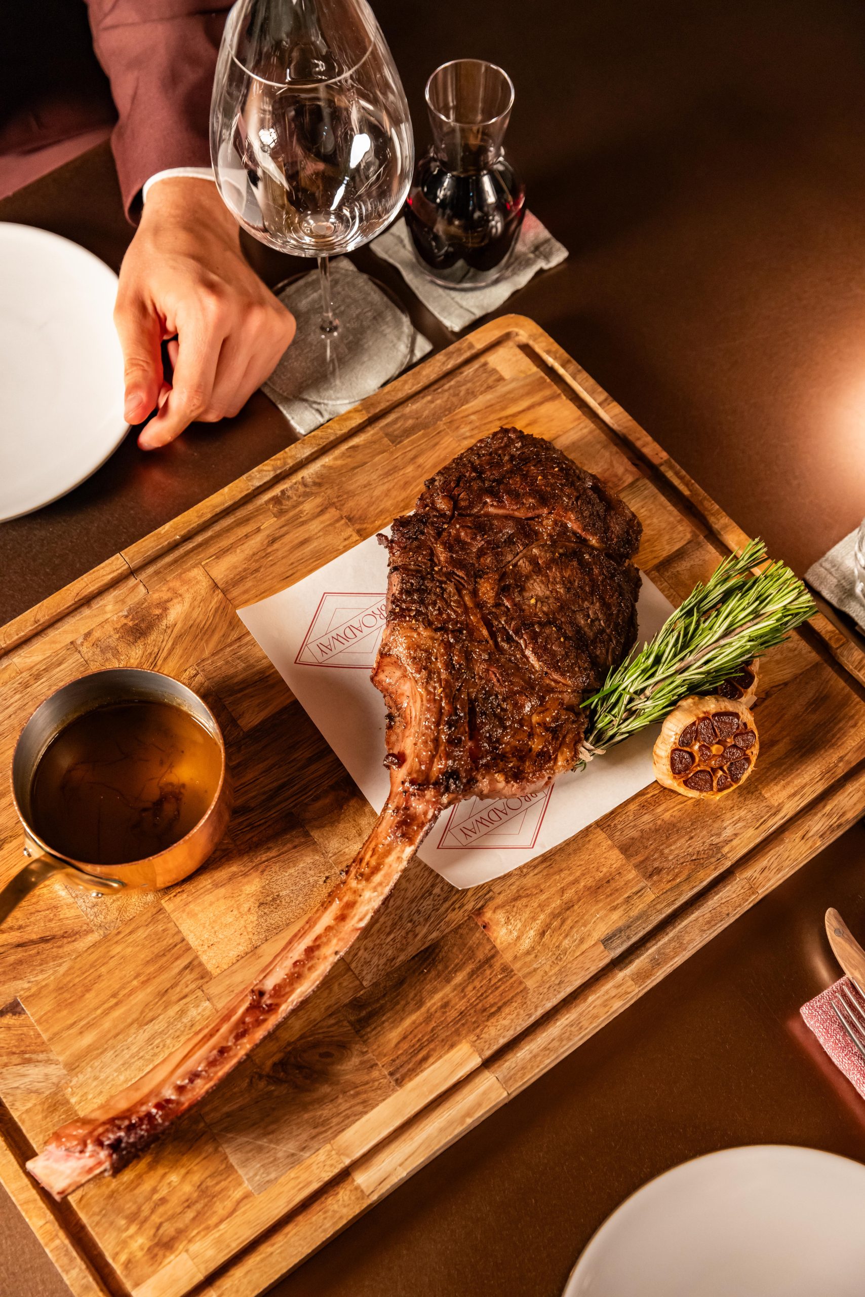 Noche de bistec y vino Noche de bistec y vino