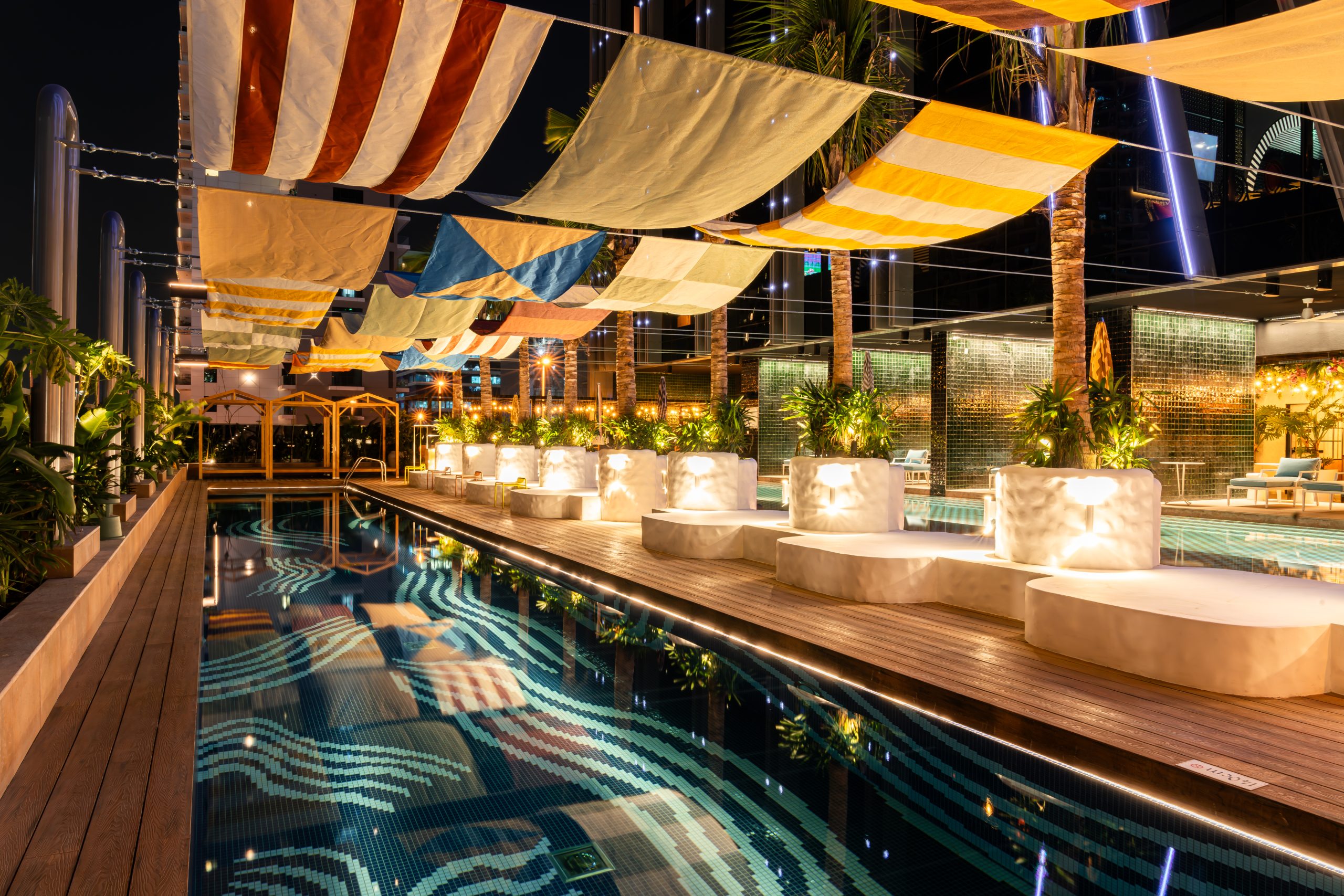 Mama Skypool Night