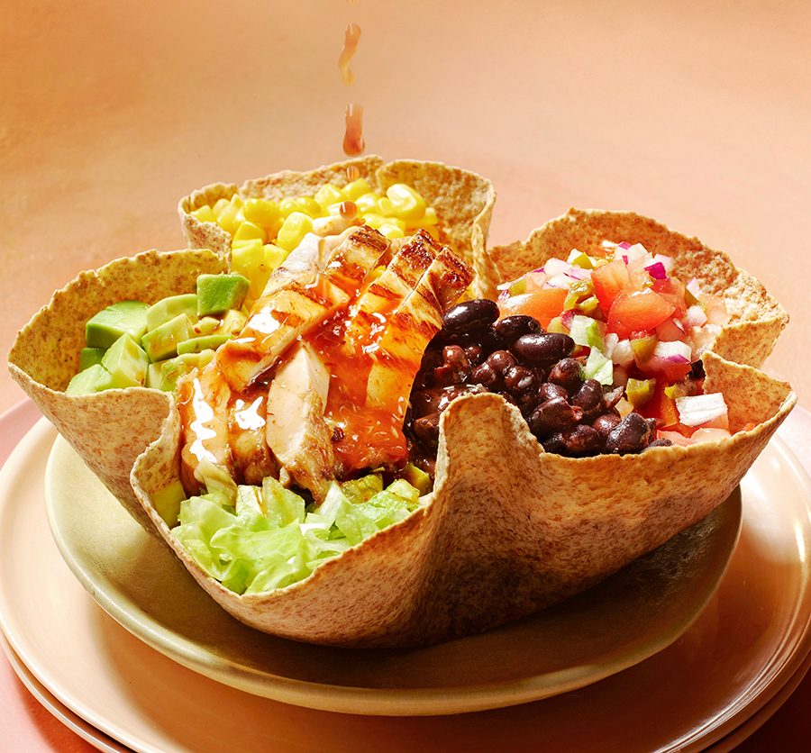 Chipotle chicken in tortilla bowls