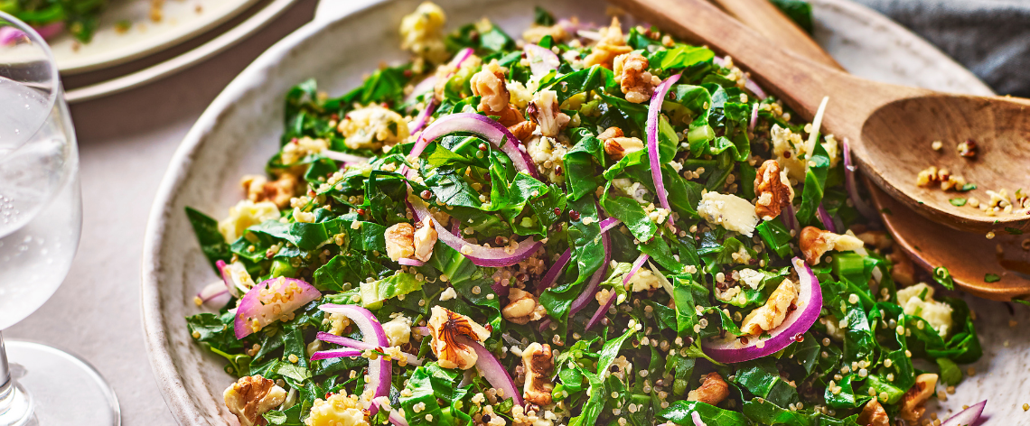 Spring green salad with parsley & blue cheese