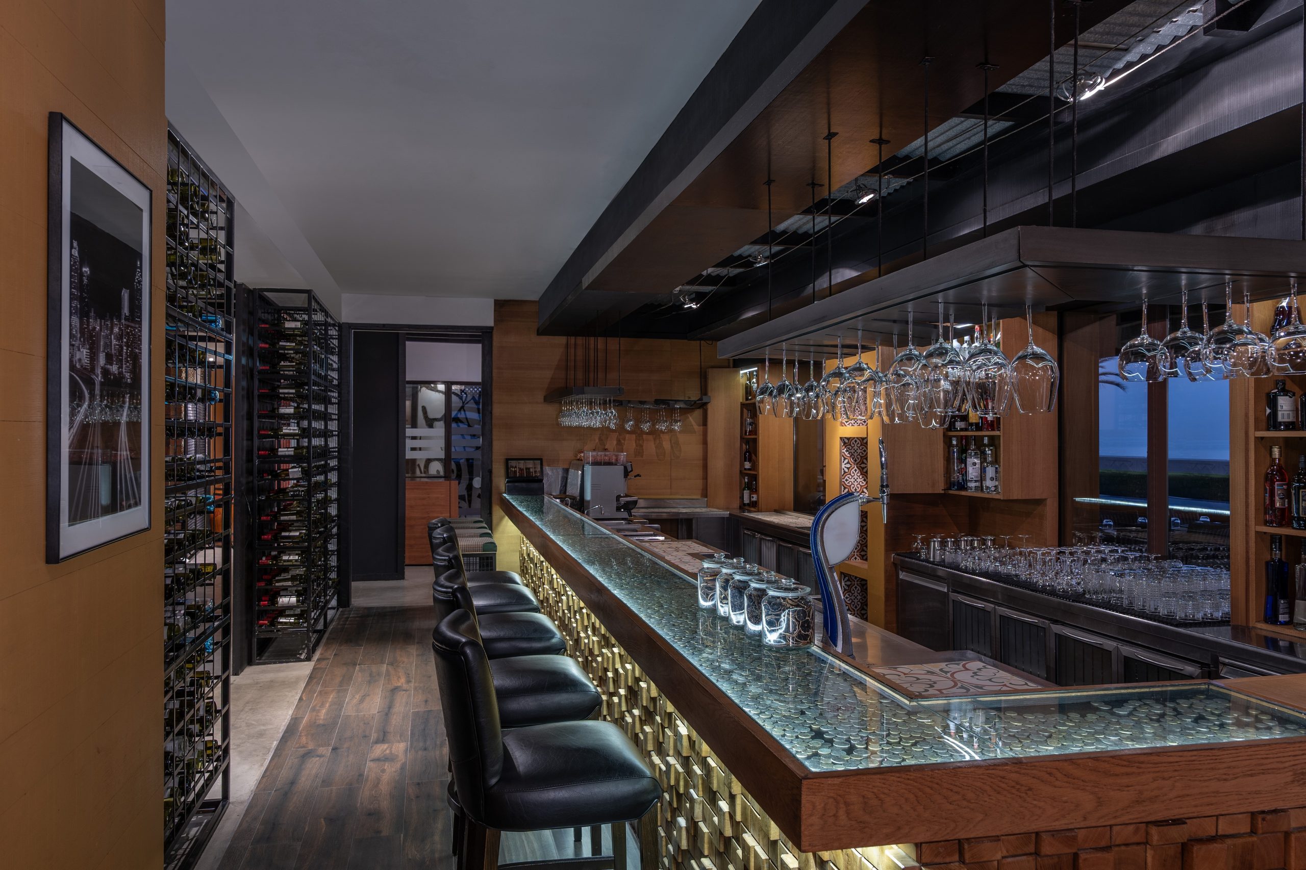 Anantara_The_Palm_Dubai_Resort_Restaurant_Bushmans_Restaurant_and_Bar_Bar_Area