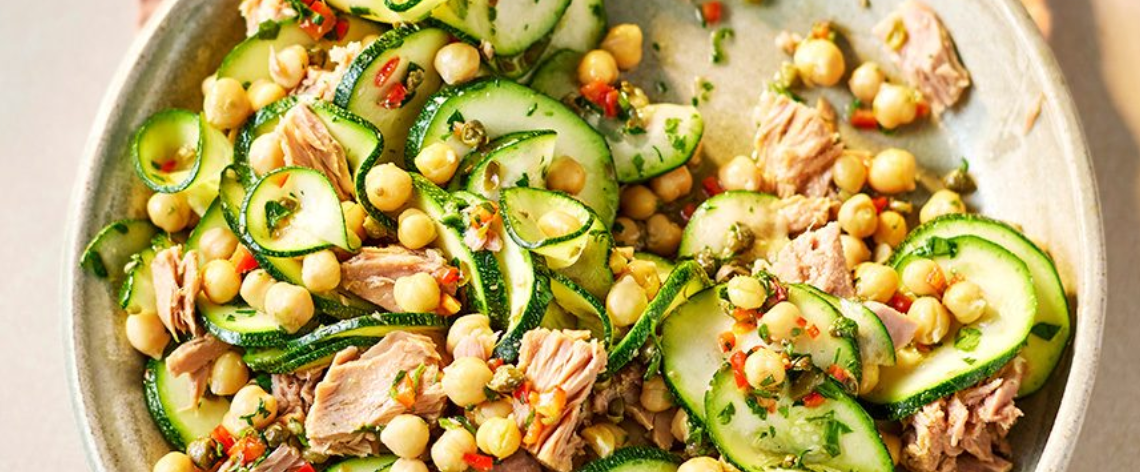 Spicy tuna, courgette & chickpea salad